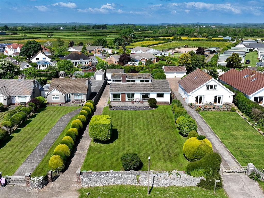 4 bed detached bungalow for sale in Southgate Road, Southgate, Swansea