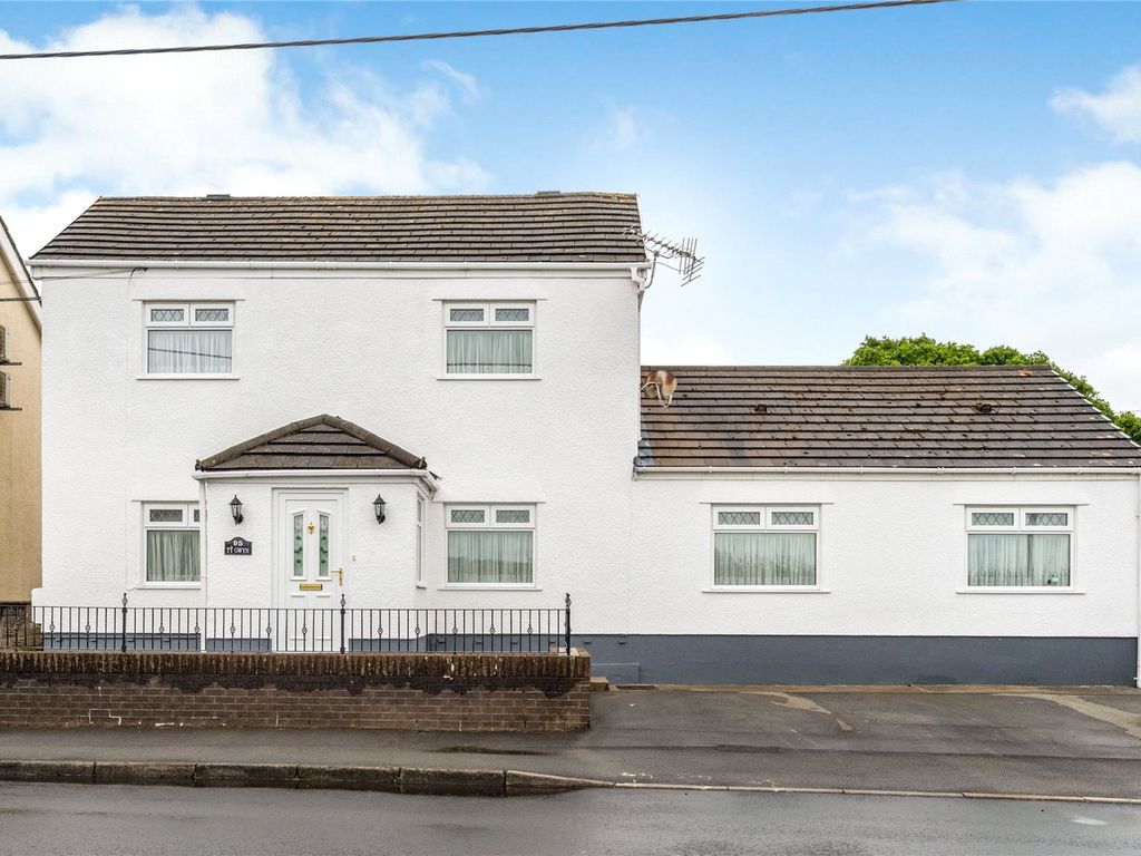 4 bed detached house for sale in Pentre Road, Pontarddulais, Swansea