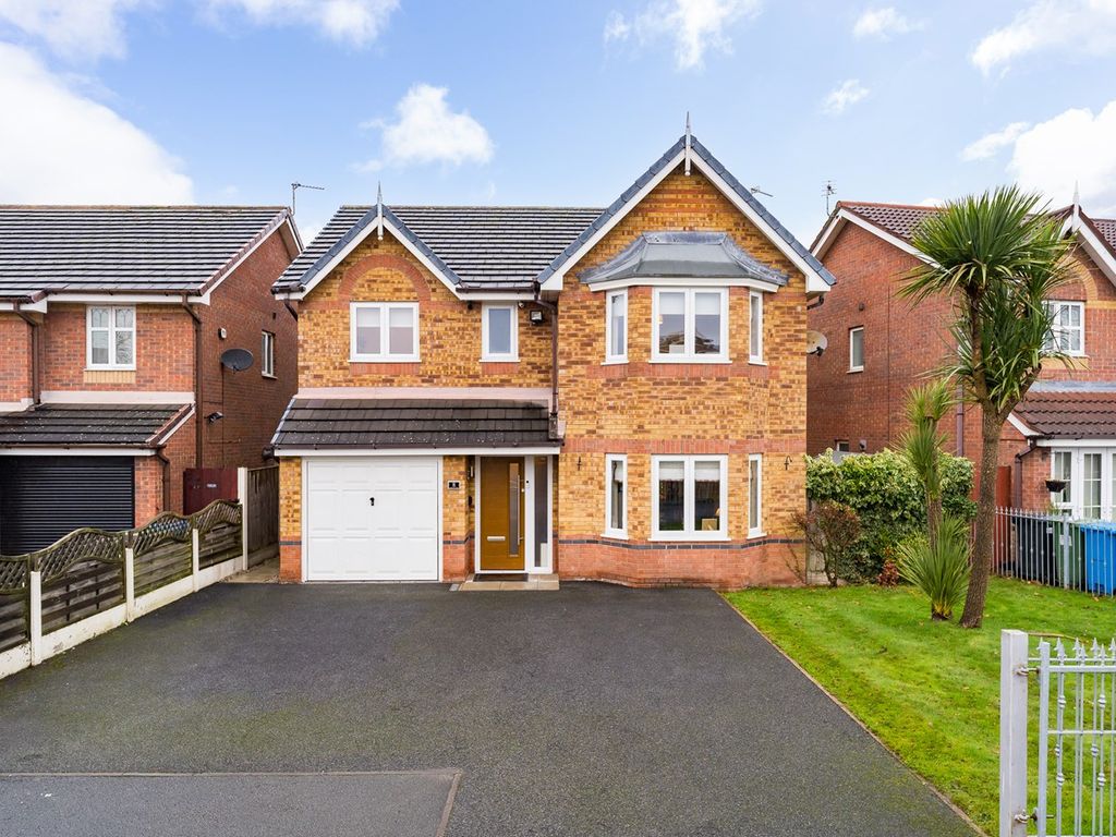 4 bed detached house for sale in Camberwell Park Road, Widnes WA8, £