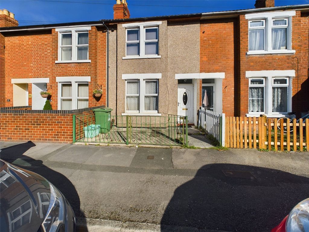 3 bed terraced house for sale in Hanman Road, Gloucester