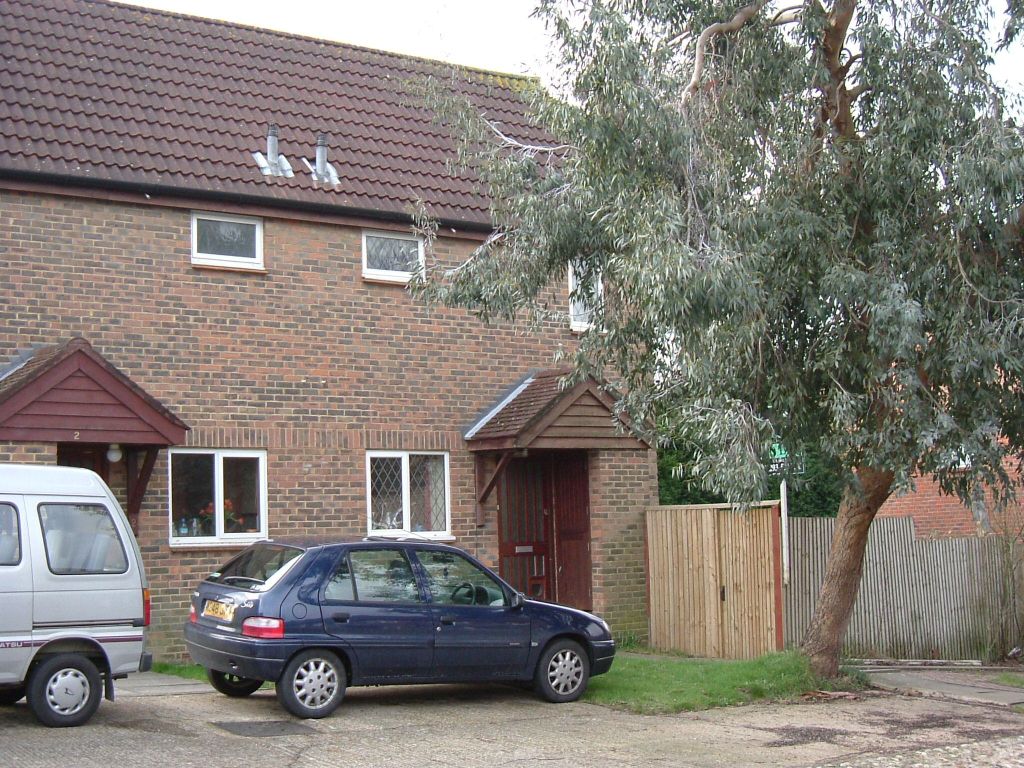 1 bed terraced house to rent in Leybourne Close, Pease Pottage, Crawley