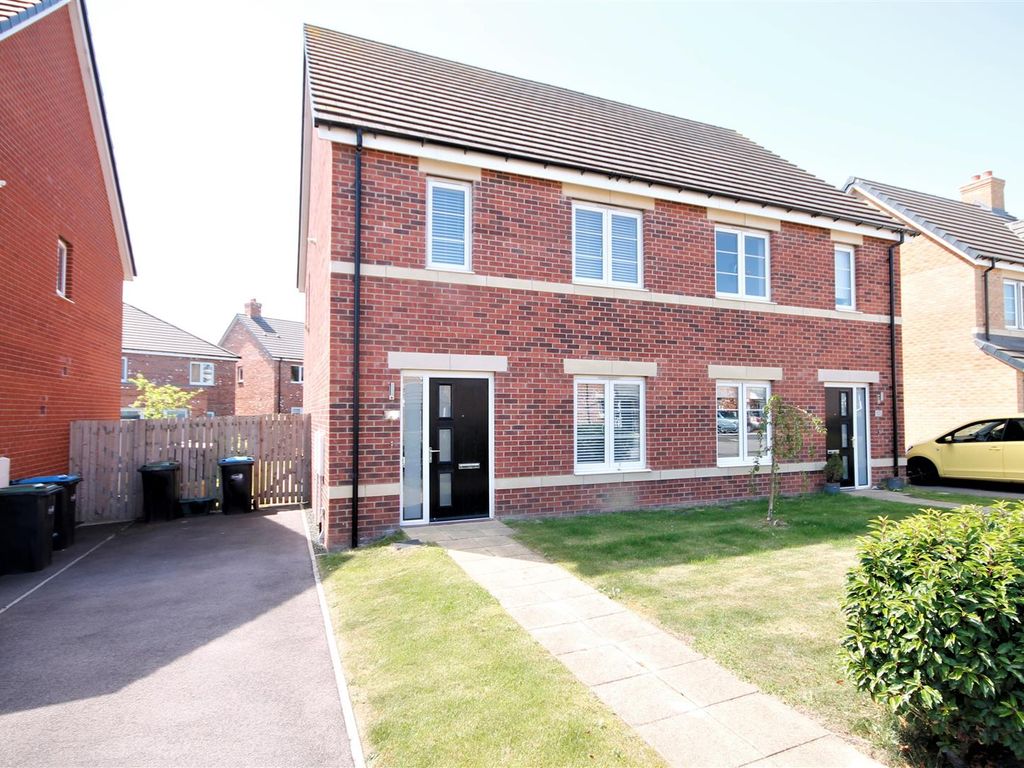 3 bed semidetached house for sale in Springwood Close, Browney, Durham