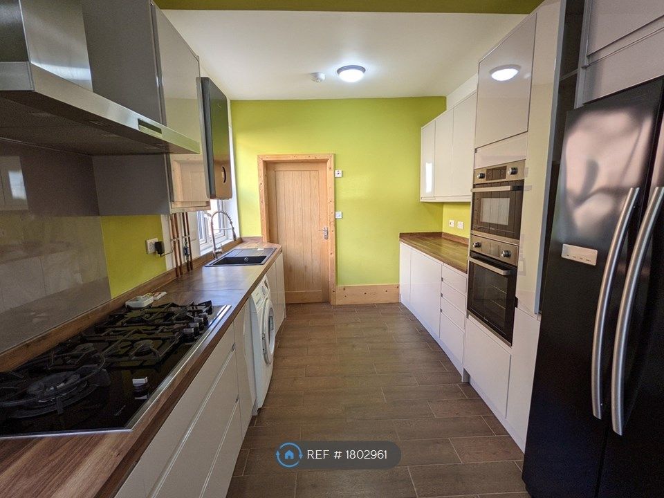 3 bed terraced house to rent in Evington Road, Leicester LE2, £1,450