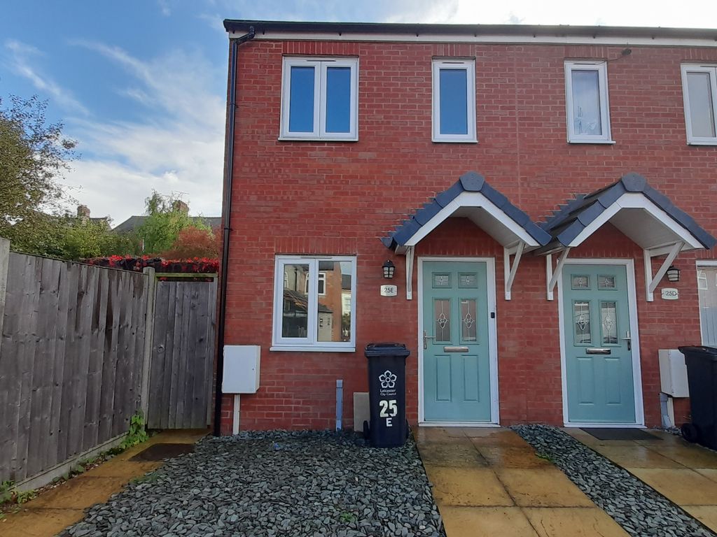 2 bed flat to rent in Lansdowne Road, Aylestone, Leicester LE2, £850