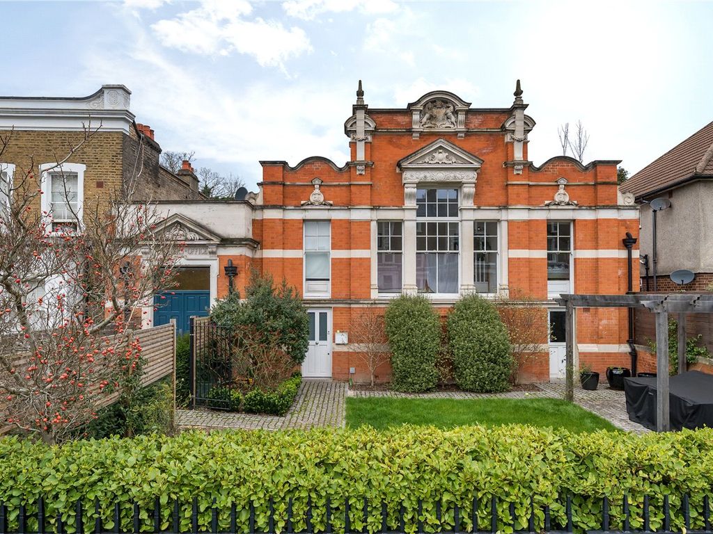 2 bed detached house for sale in Devonshire Road, London SE23, £700,000