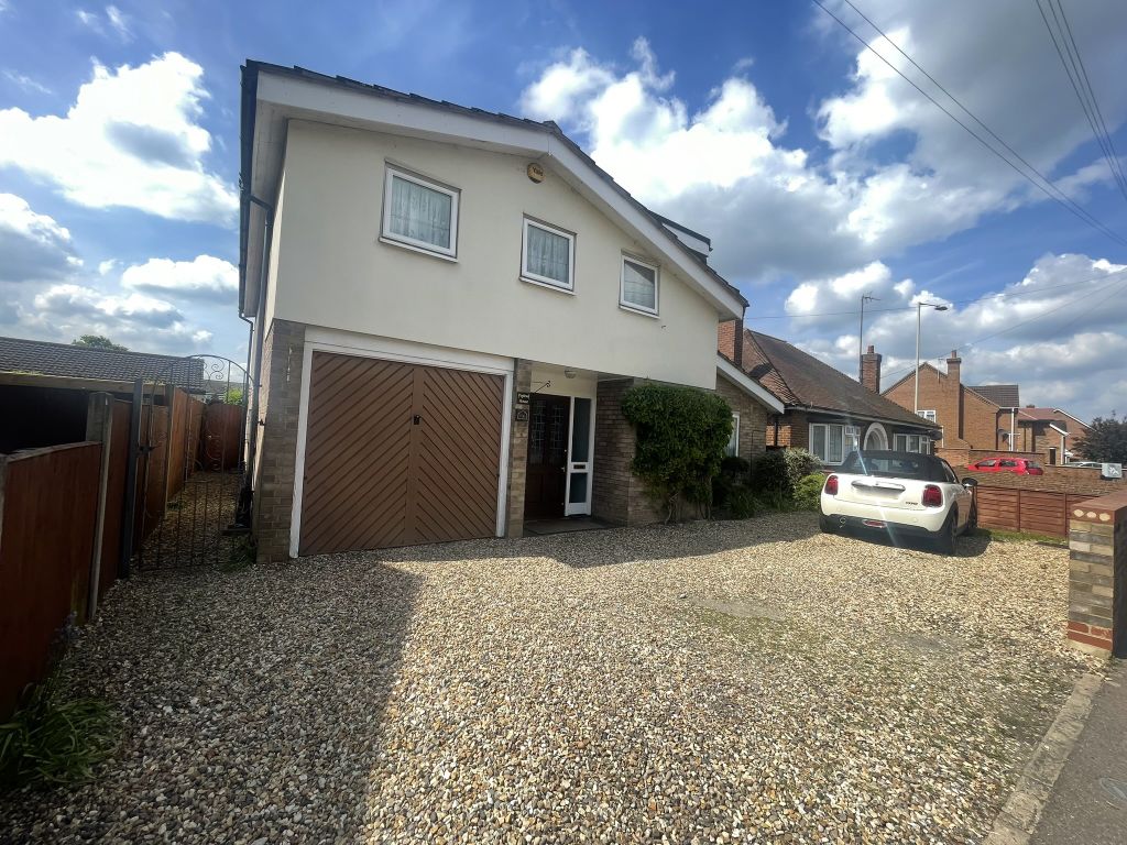 3 bed detached house for sale in Hitchin Street, Biggleswade SG18, £