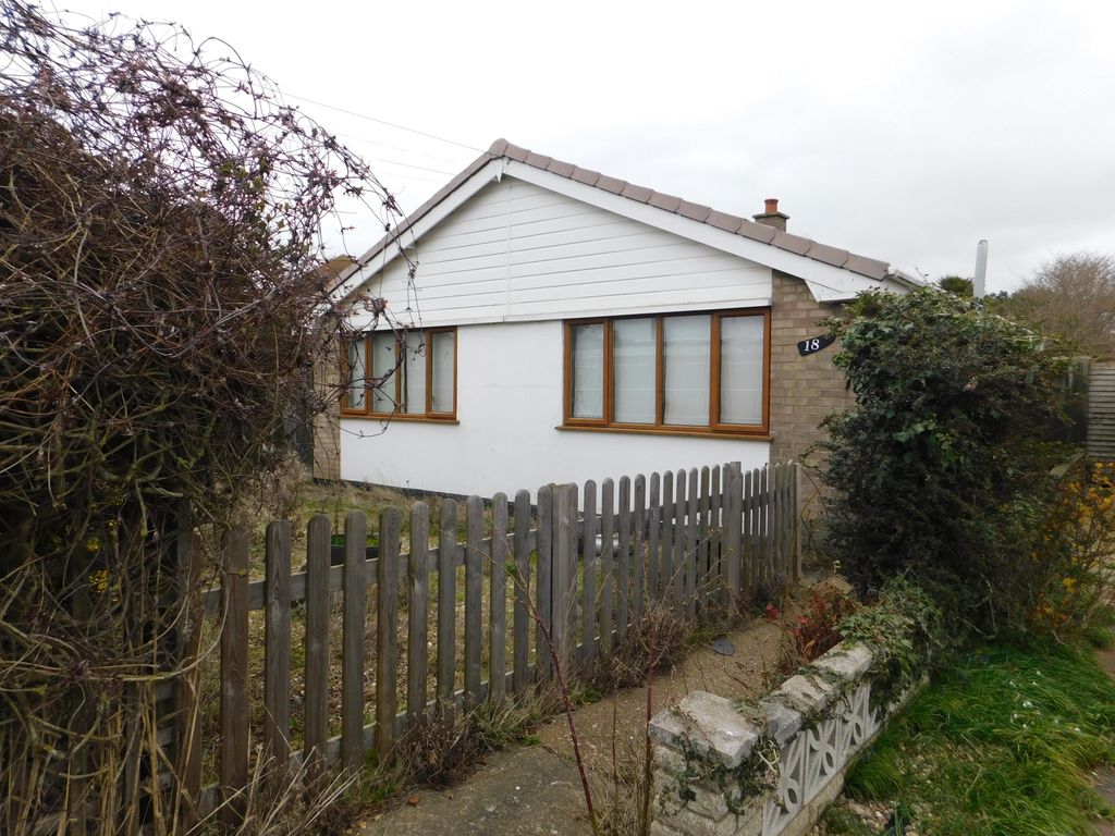 2 bed detached bungalow for sale in Warwick Road, Chapel St Leonards