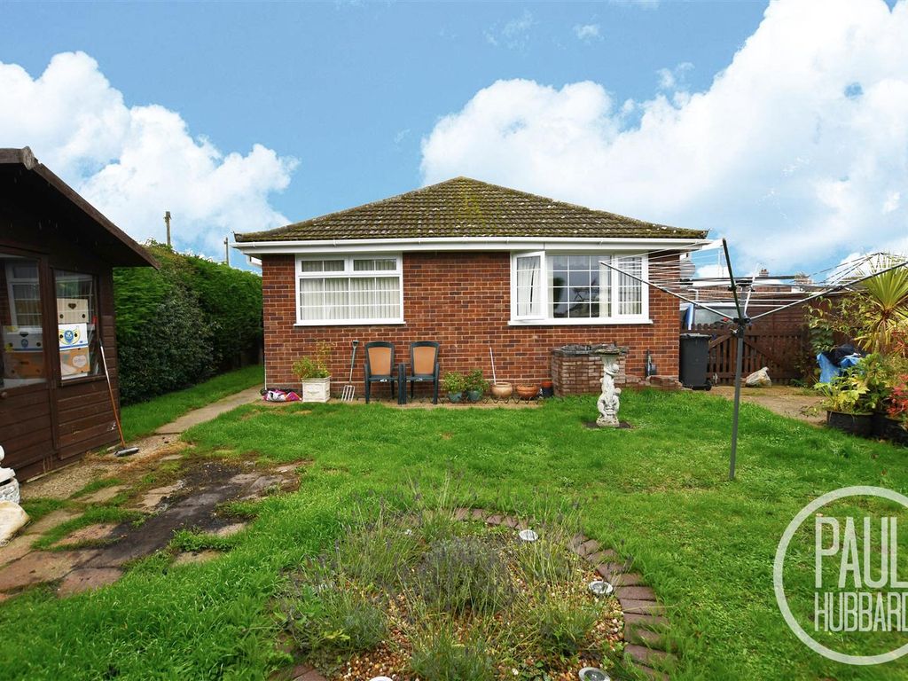 3 bed detached bungalow for sale in Higher Drive, Oulton Broad, Suffolk