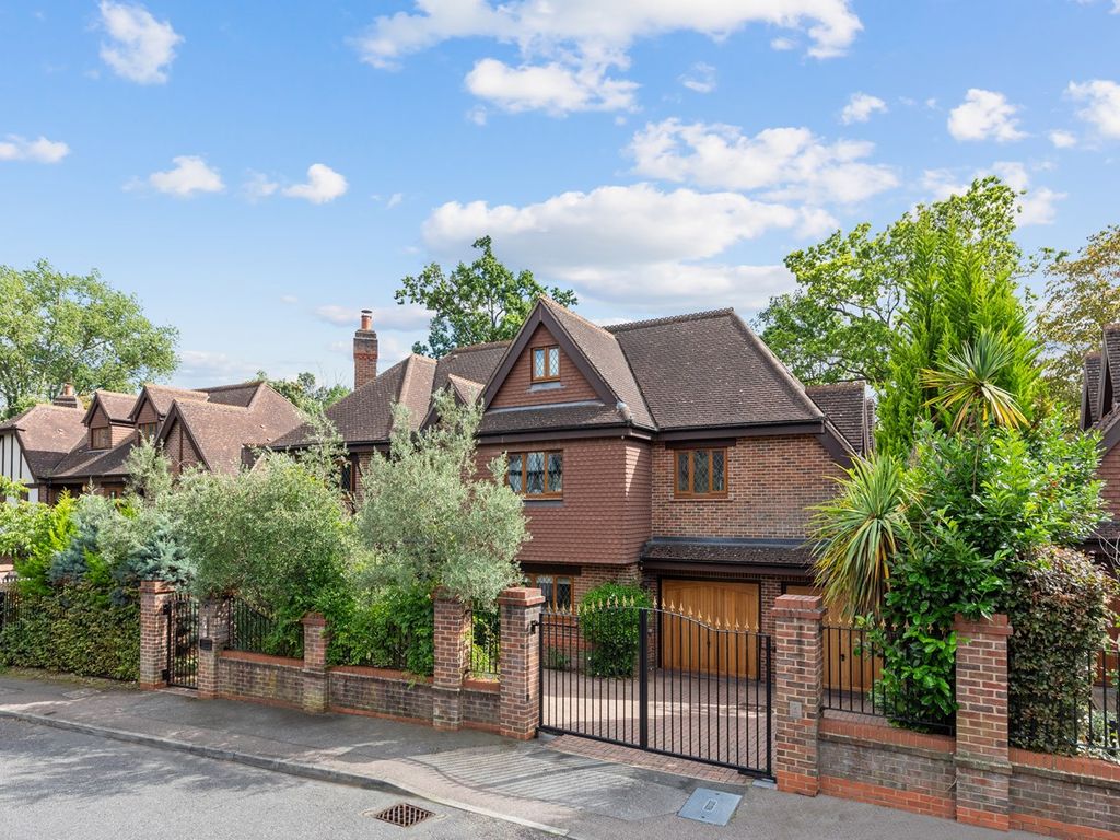 6 bed detached house for sale in Cherry Tree Way, Stanmore HA7, £