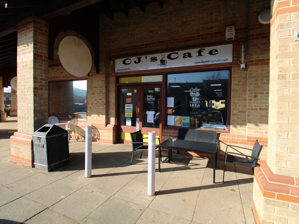 Hancock Drive, Luton LU2  