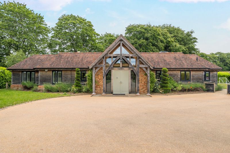 4 bed property to rent in Elstead Road, Shackleford, Godalming GU8, £