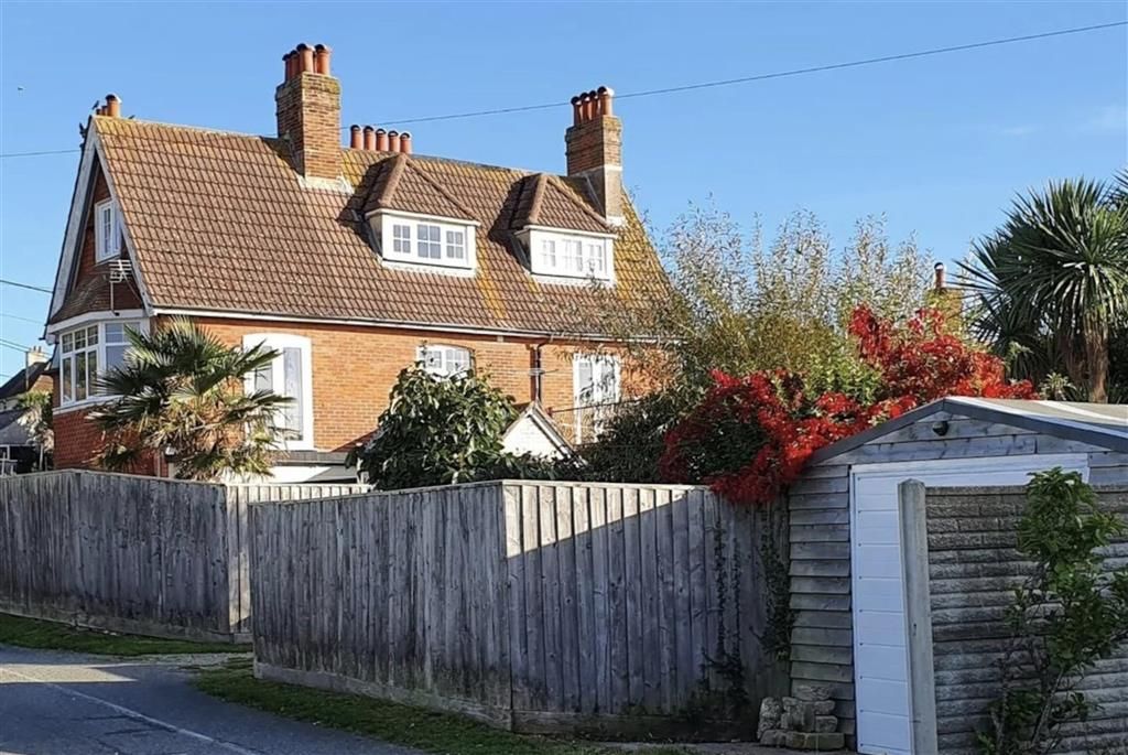 3 bed for sale in Broadway, Totland Bay, Isle Of Wight PO39