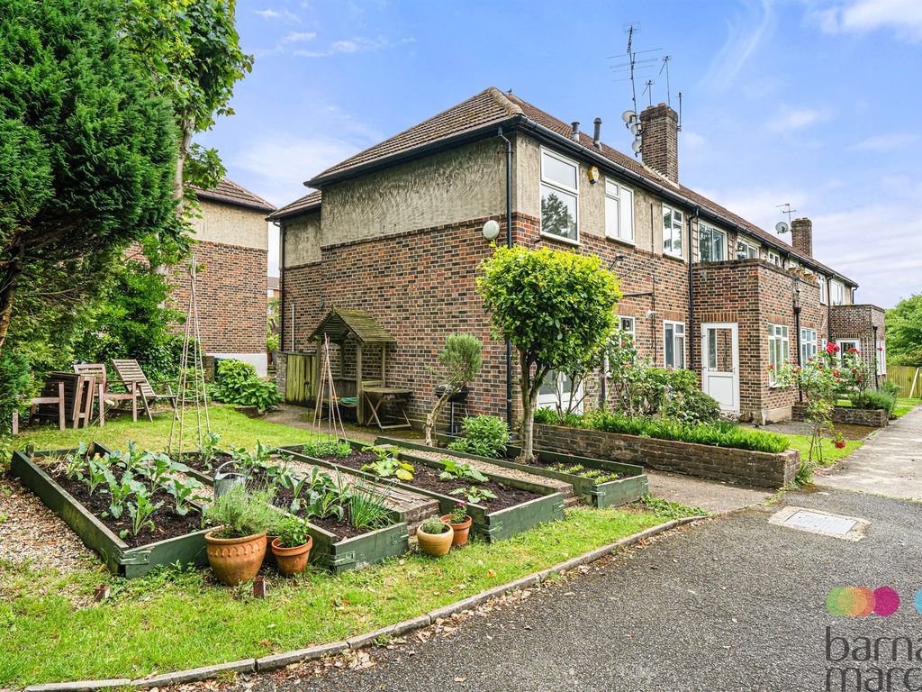 2 bed flat for sale in The Oaks, London N12 Zoopla