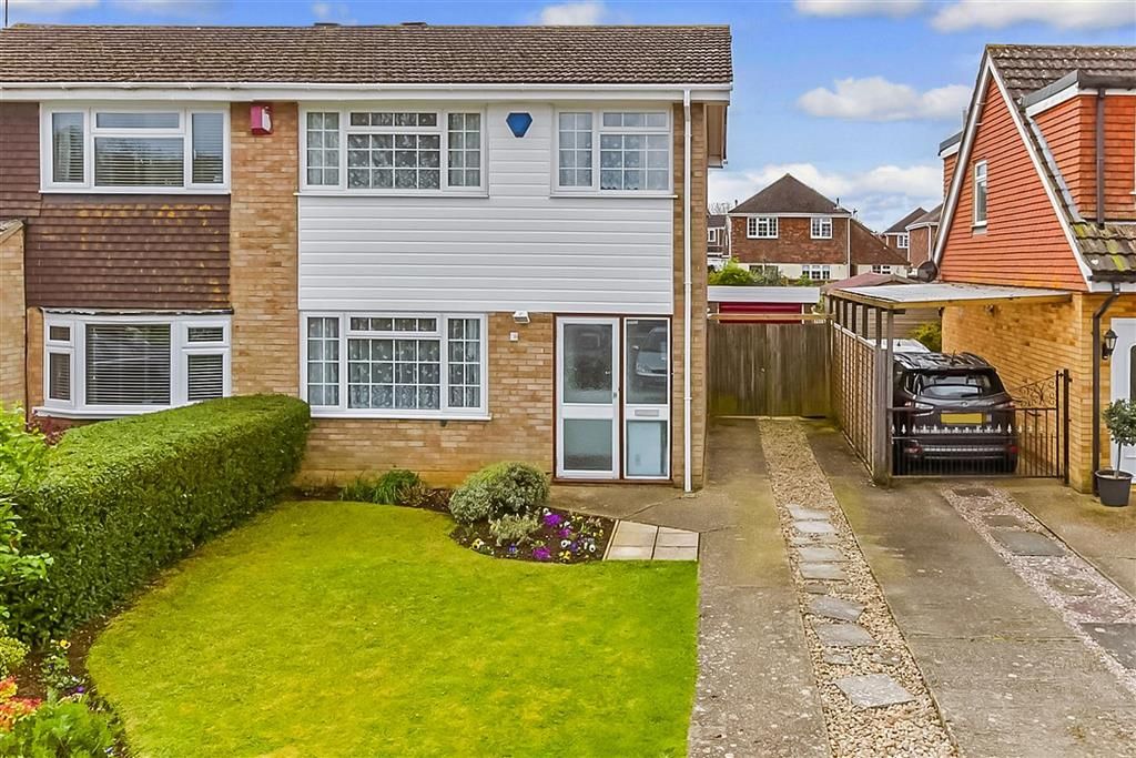 3 bed semidetached house for sale in Leigh Avenue, Maidstone, Kent