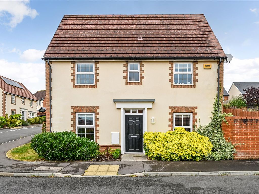 3 bed detached house for sale in Whiteland Way, Clanfield
