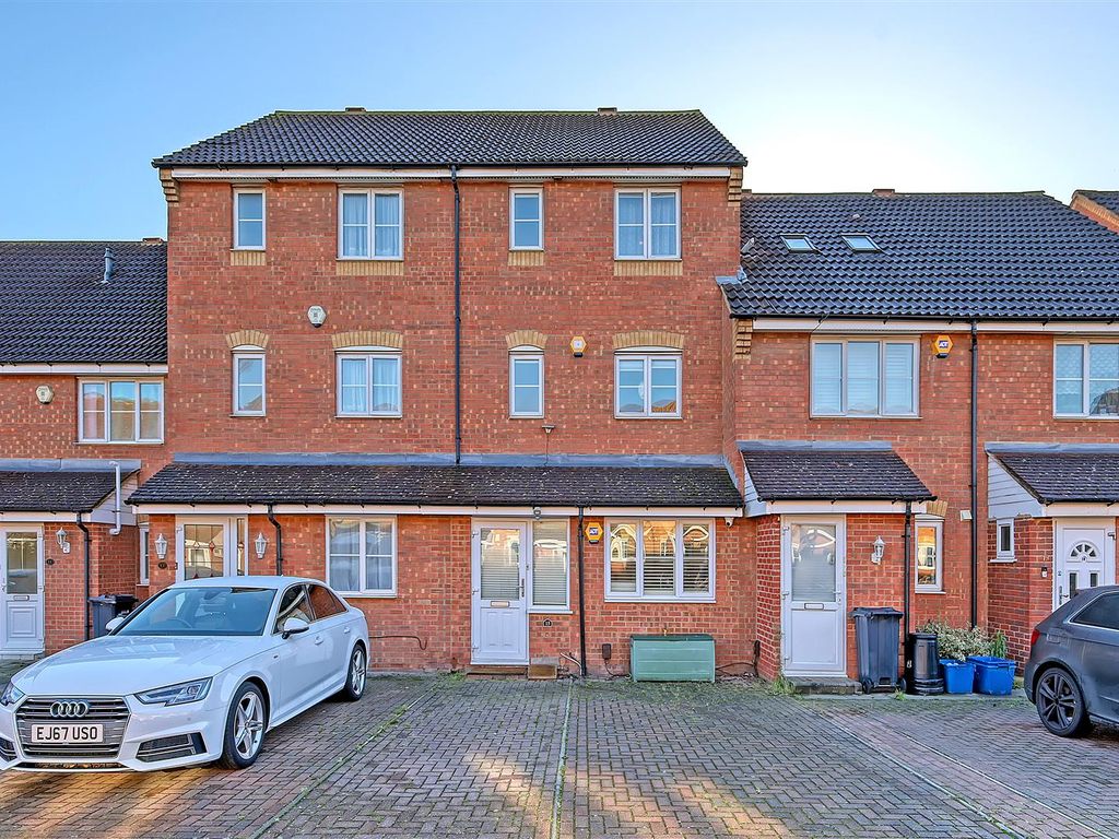 4 bed terraced house for sale in Parklands Close, Newbury Park, Ilford