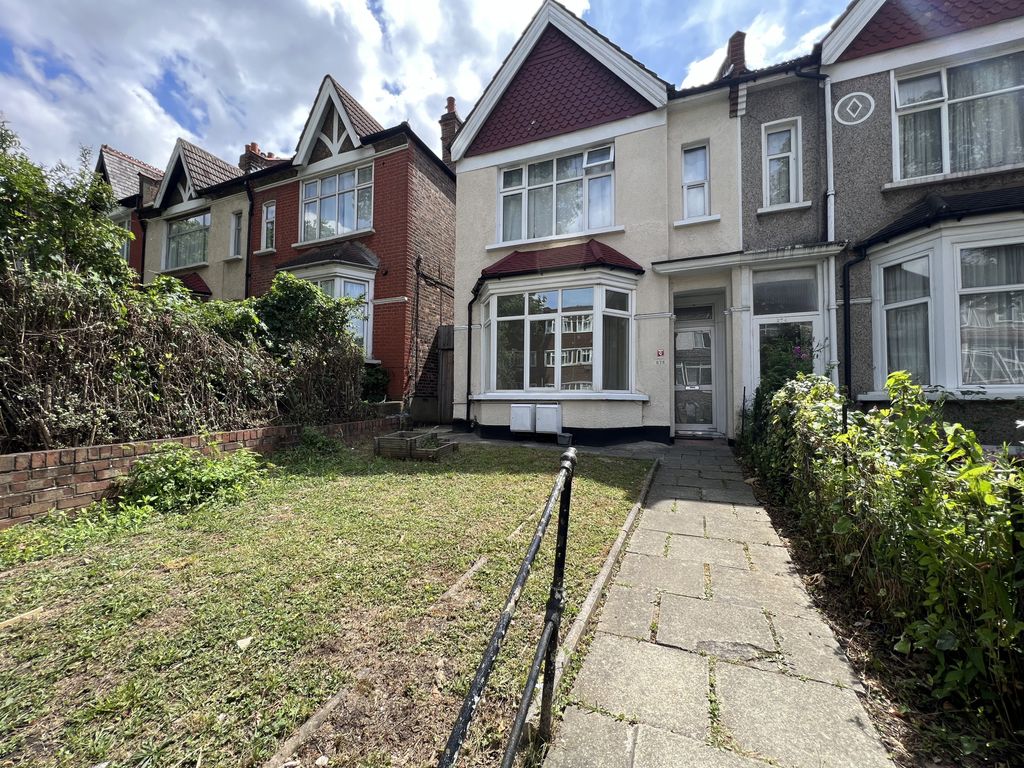 3 bed flat to rent in Brownhill Road, London SE6 Zoopla