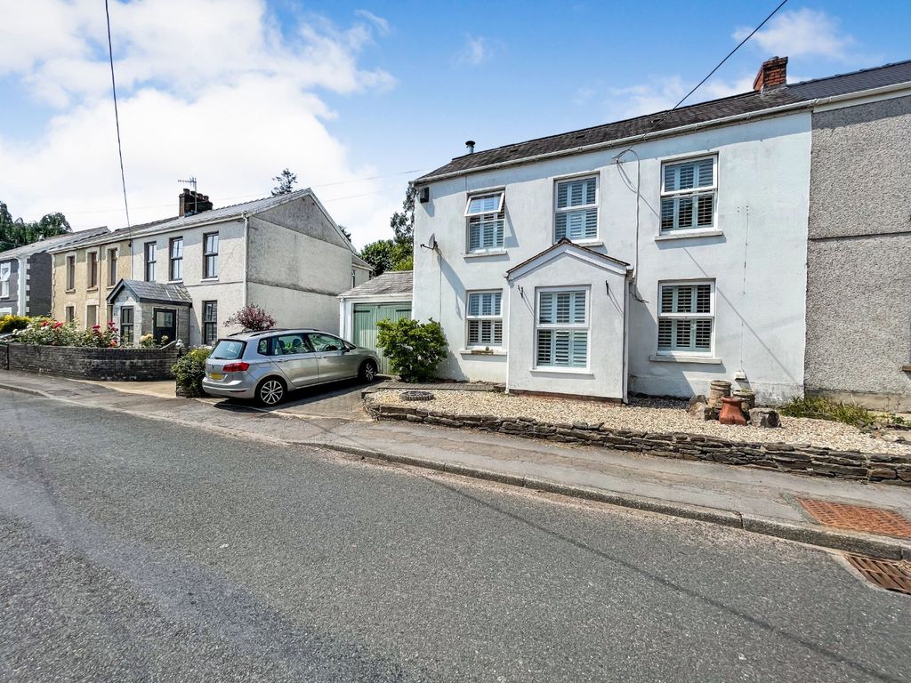 4 bed semidetached house for sale in Llanedi Road, Fforest