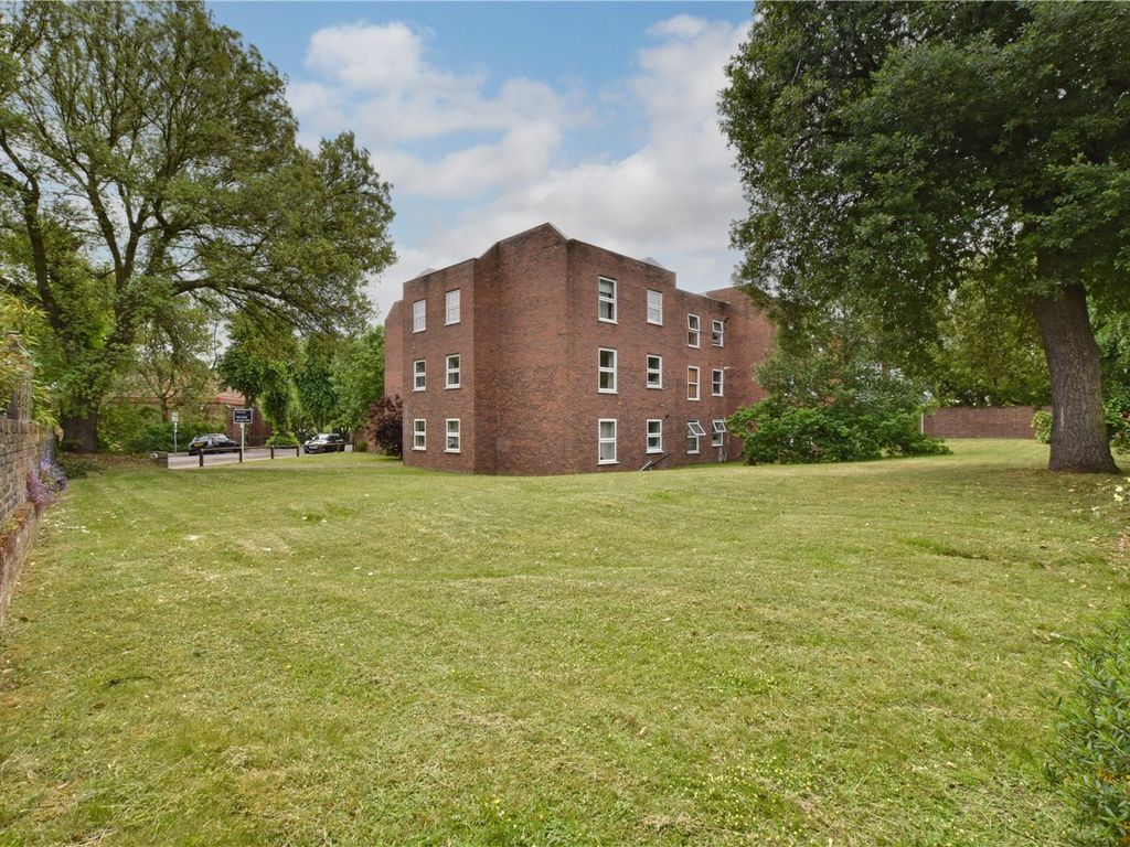 2 bed flat for sale in Viewpoint, Lee Park, Blackheath, London SE3 Zoopla