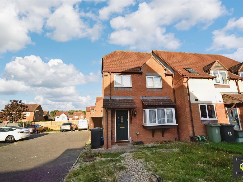 3 bed end terrace house for sale in Hasfield Close, Quedgeley