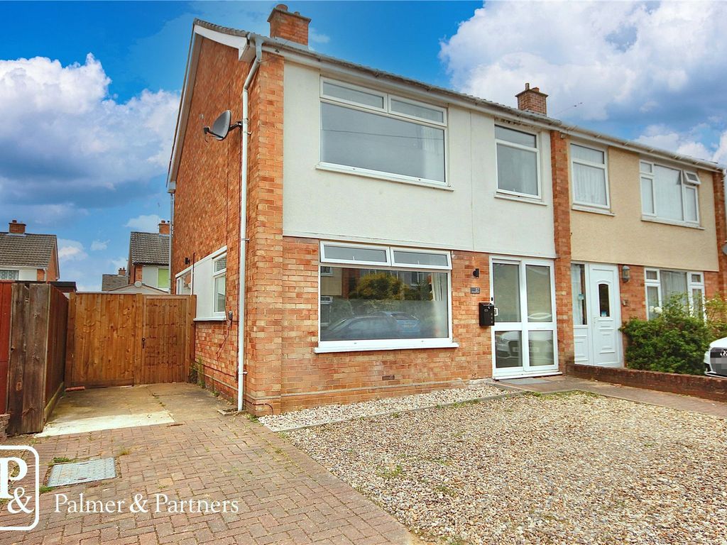 3 bed semidetached house for sale in Meadowvale Close, Ipswich