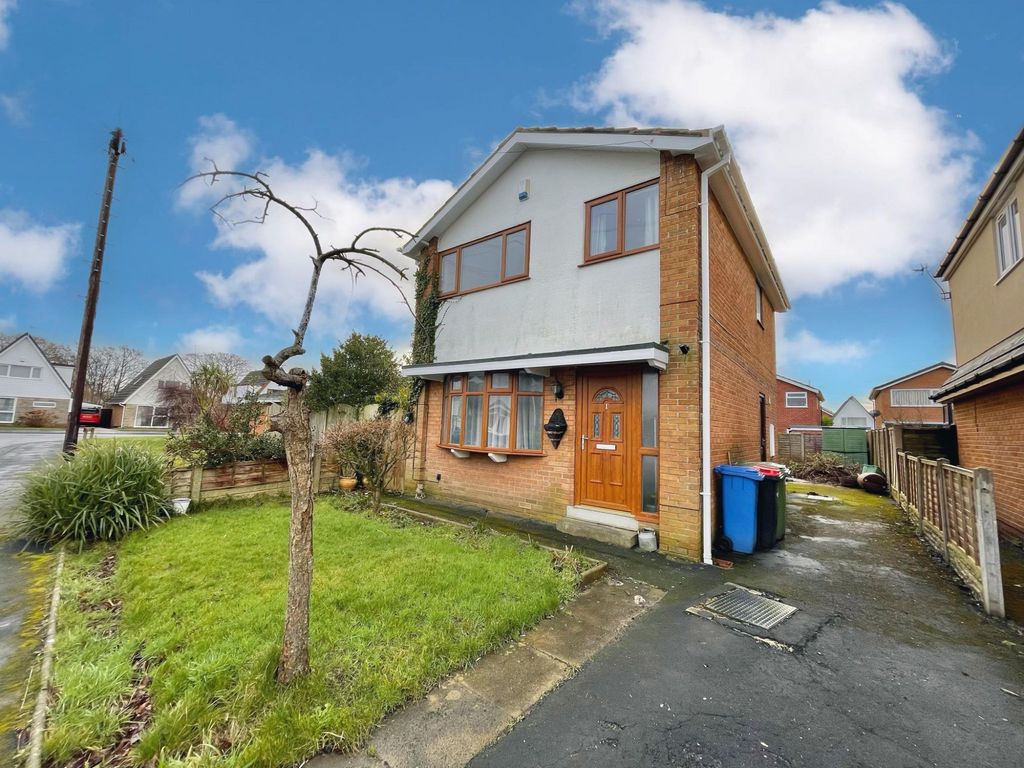 3 bed detached house for sale in Willowcroft Drive, Hambleton FY6, £