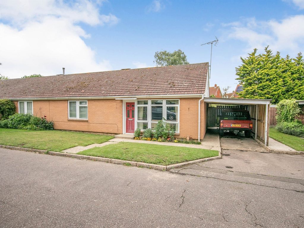 2 bed semidetached bungalow for sale in Suffolk Drive, Rendlesham