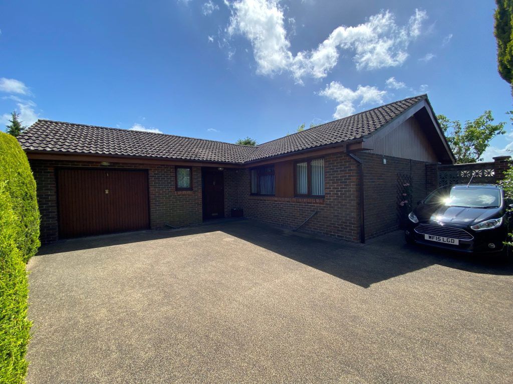 3 bed detached bungalow for sale in Pickett Lane, Yeovil, Somerset BA21