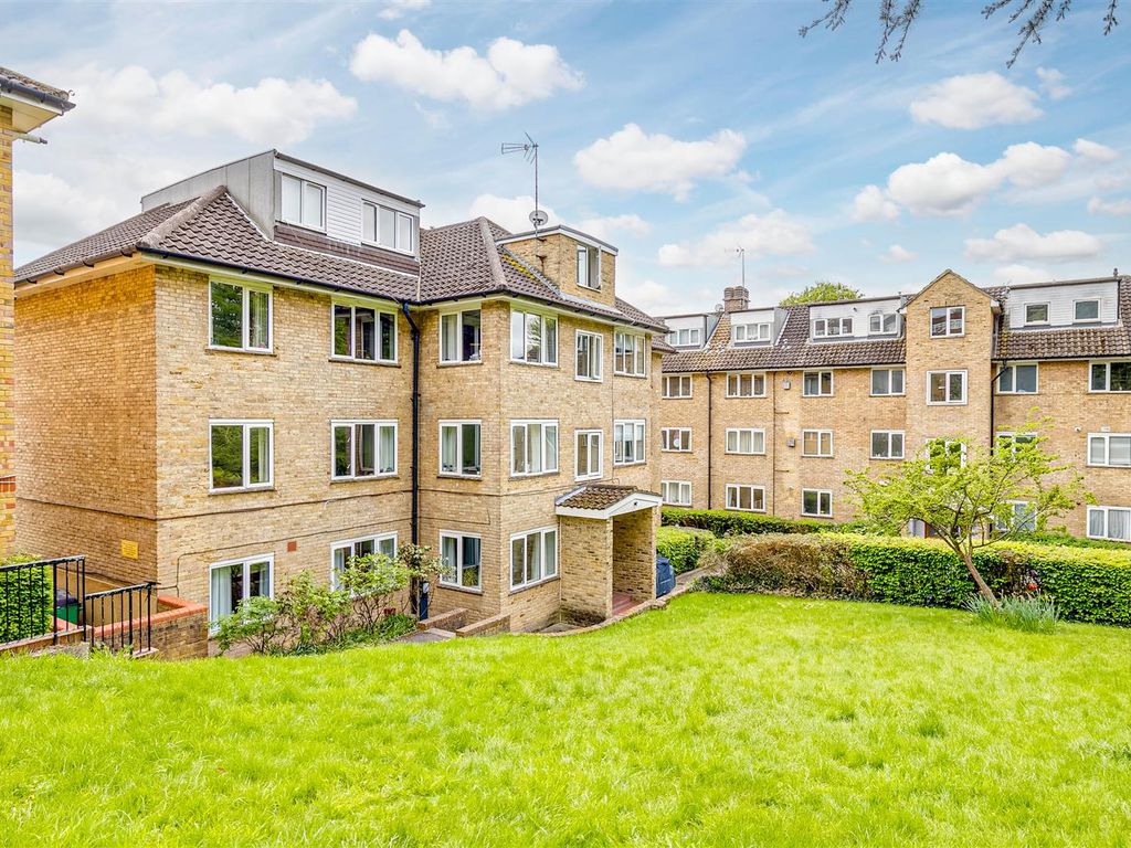 2 bed flat for sale in Queensmere Road, London SW19 Zoopla