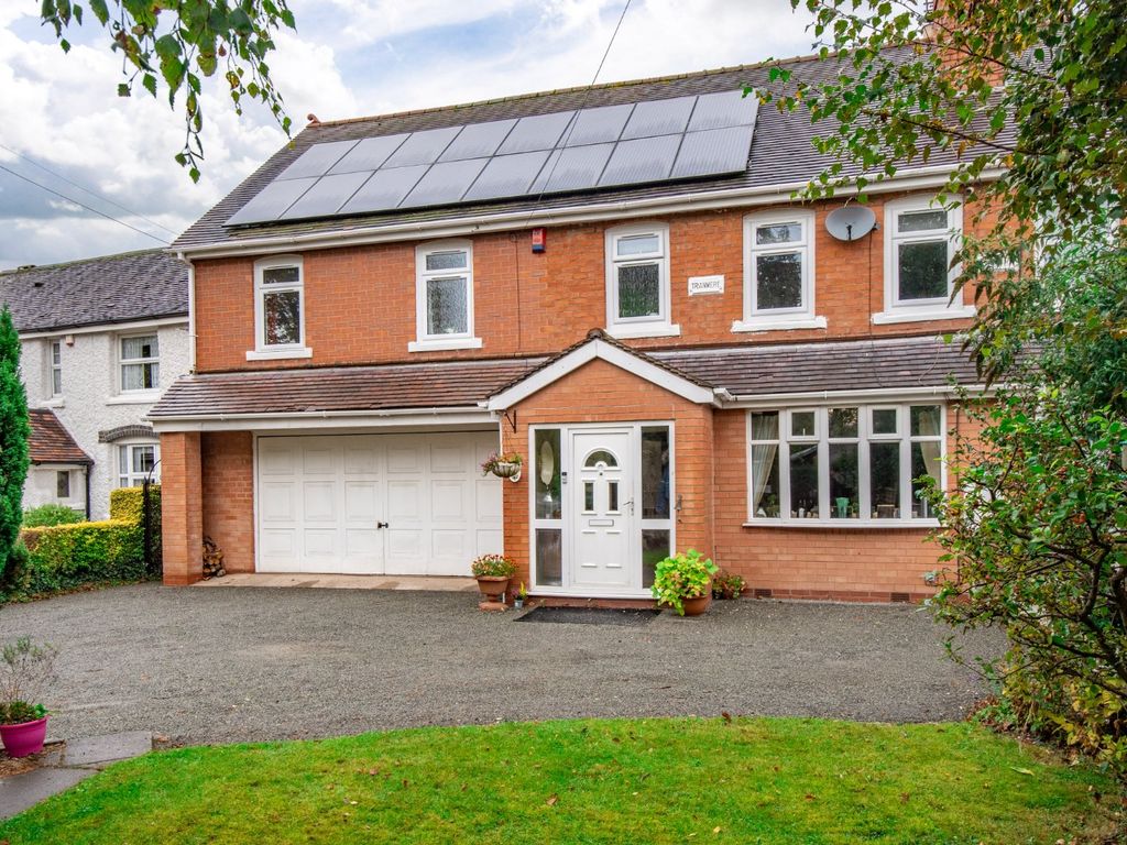 5 bed semidetached house for sale in Meadow Road, Catshill, Bromsgrove