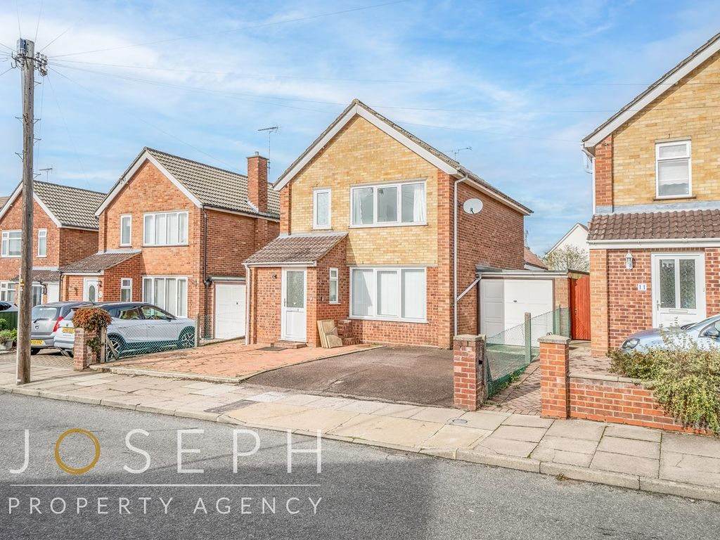 3 bed detached house for sale in Larchcroft Close, Ipswich IP1 Zoopla