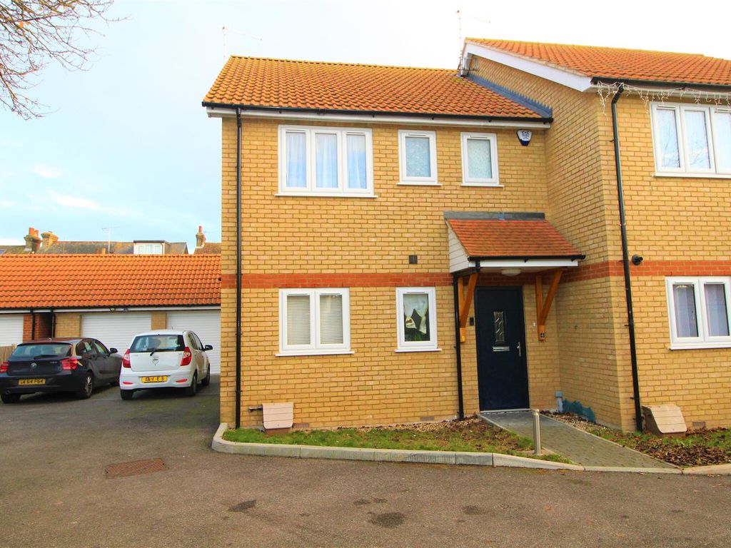 3 bed semidetached house to rent in Mayville Mews, Broadstairs CT10