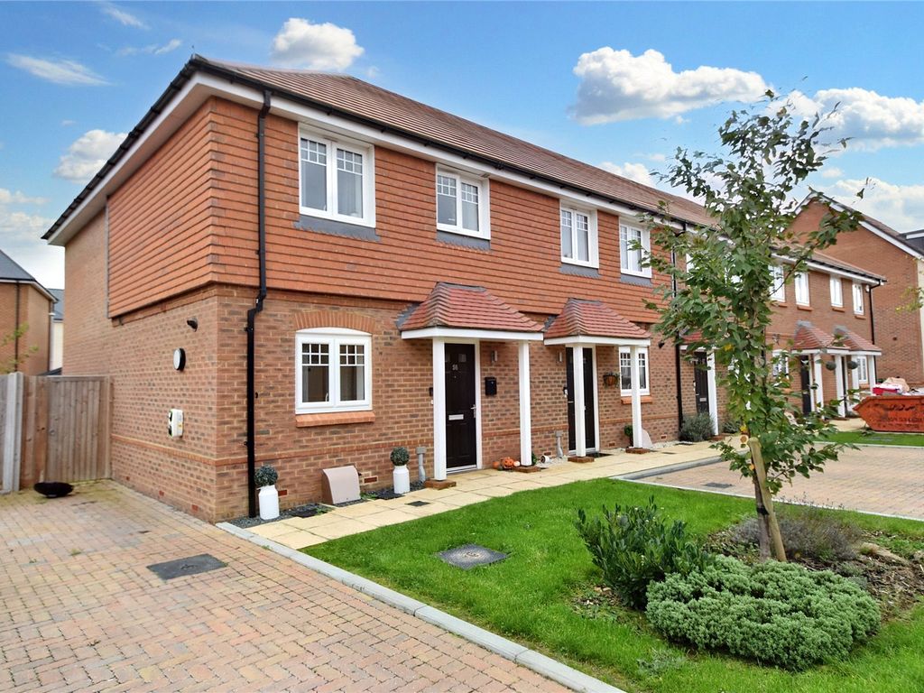 3 bed end terrace house for sale in St Johns Way, Edenbridge, Kent TN8