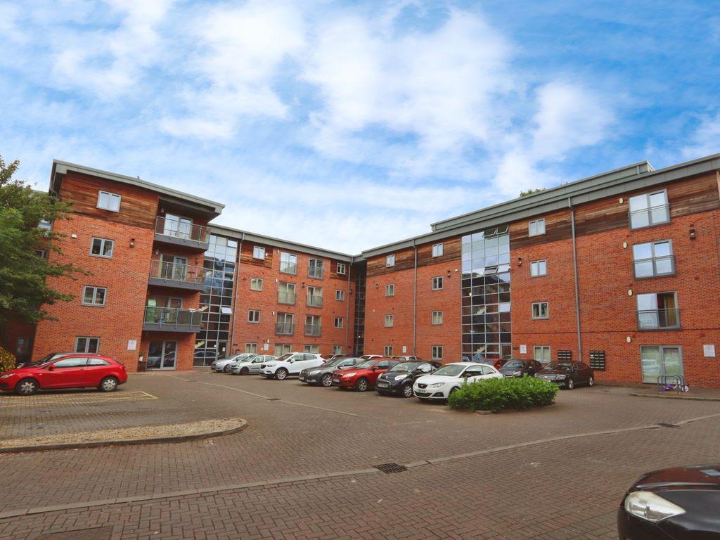 2 bed flat for sale in Ings Road, Wakefield, West Yorkshire WF1, £