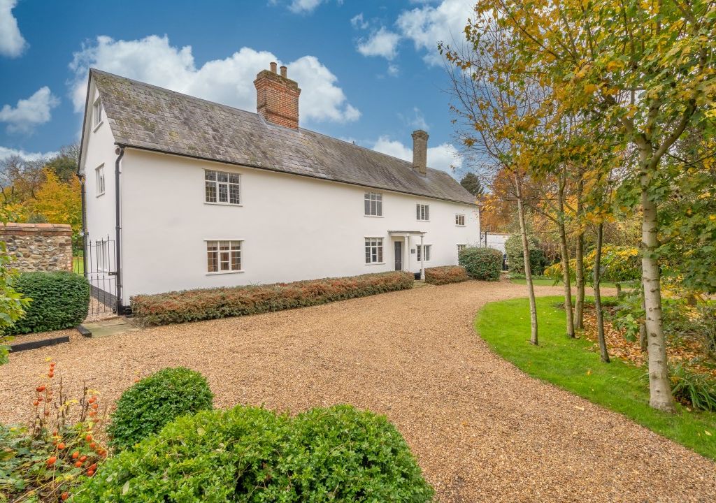 5 bed detached house for sale in Low Road, Mettingham, Bungay NR35, £