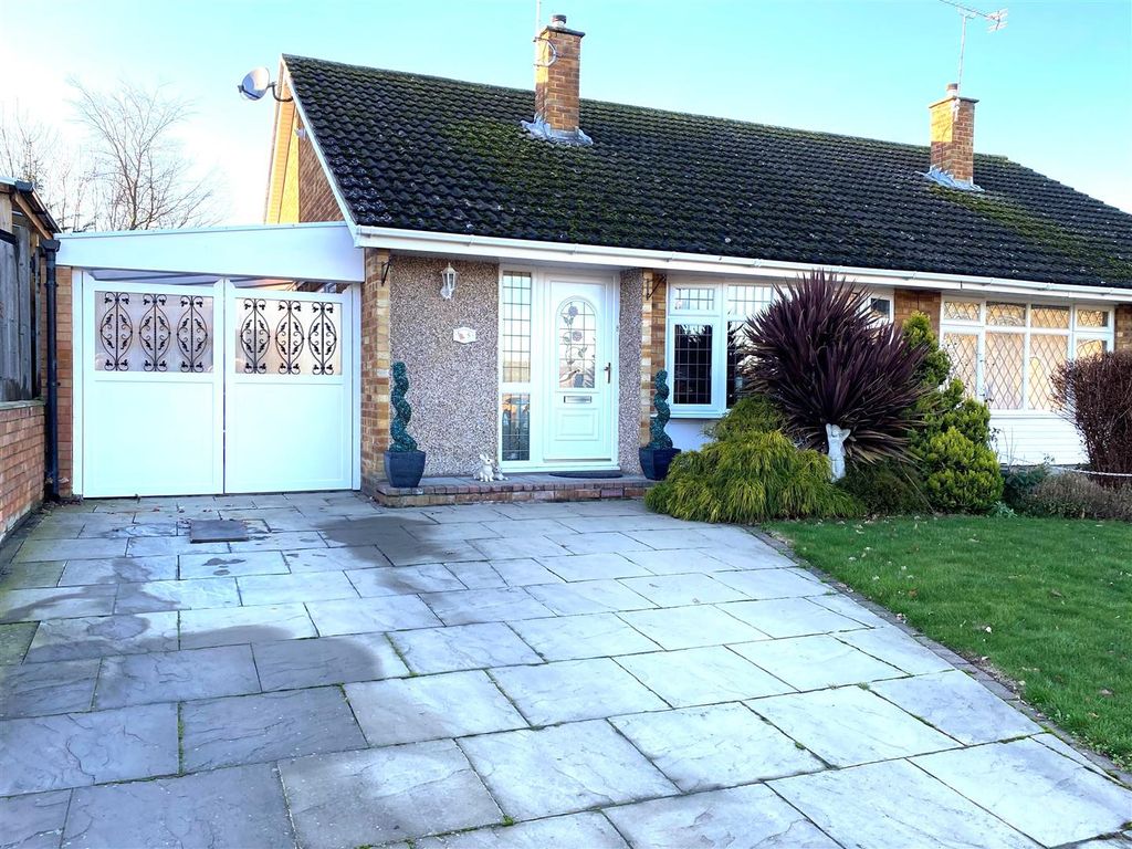 2 bed semidetached bungalow for sale in Windsor Close, Cheshunt, Waltham Cross EN7 Zoopla