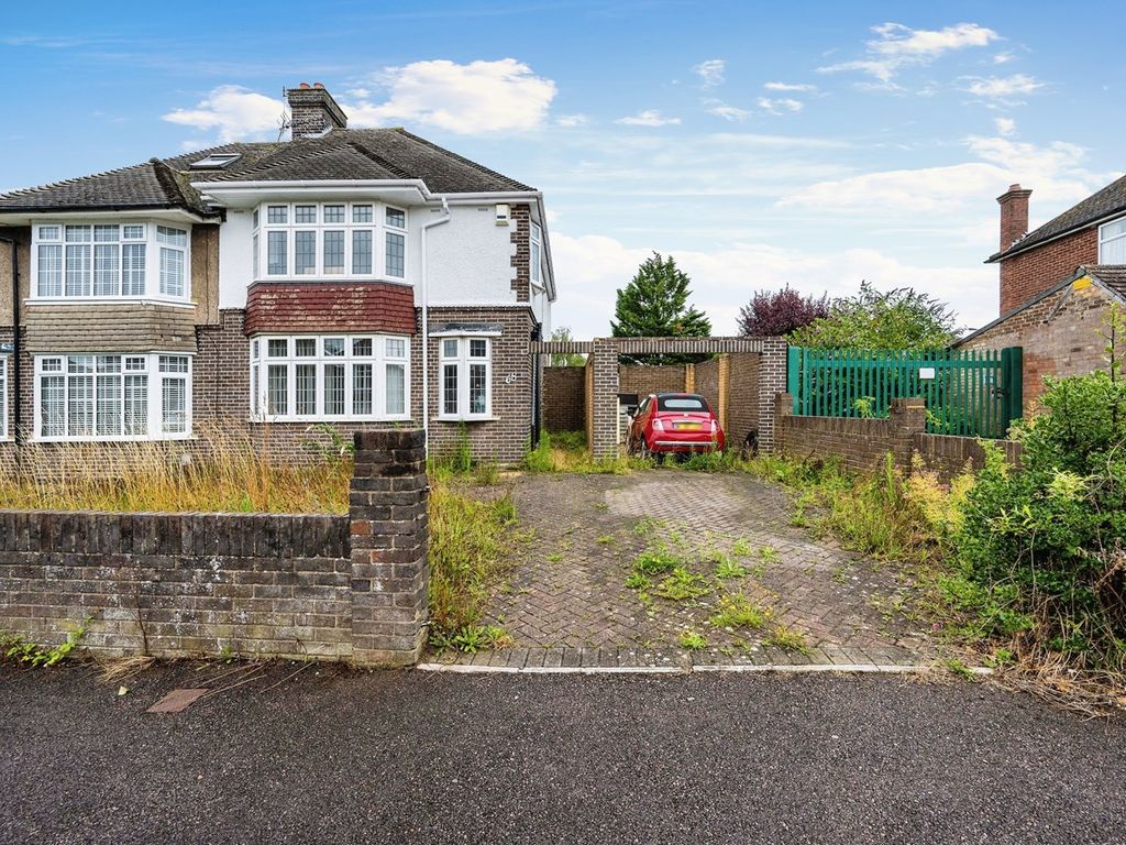 3 bed semidetached house for sale in Graham Gardens, Luton LU3, £410,000 Zoopla
