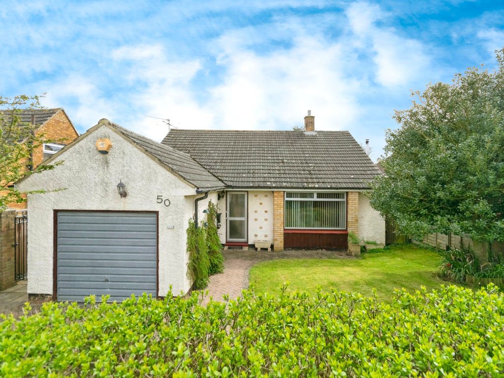 3 bed bungalow for sale in Broadmead, Hitchin, Hertfordshire SG4, £