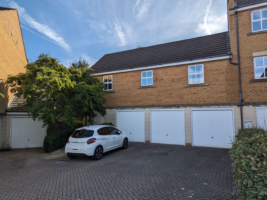 2 bed flat for sale in Lancelot Road, Stoke Park, Bristol BS16, £250,000 Zoopla