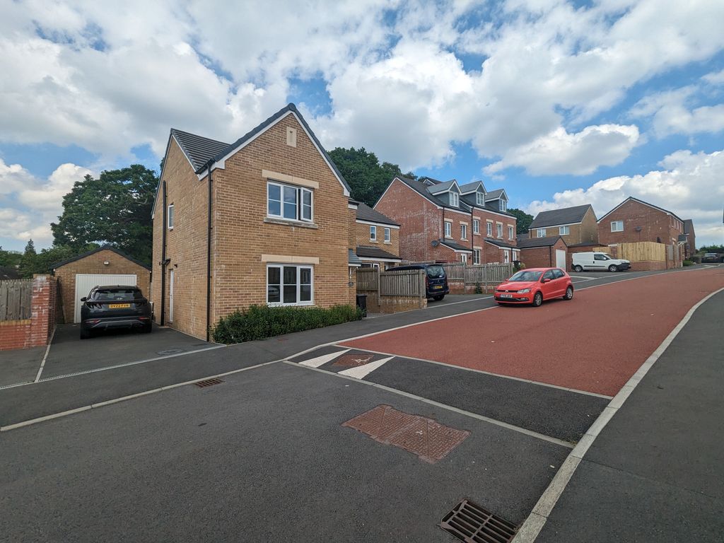 3 bed detached house for sale in Heol Cynfeli, Rhos, Pontardawe SA8, £