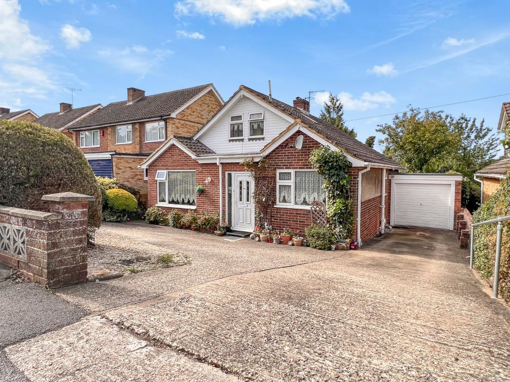 3 bed bungalow for sale in Carver Hill Road, High