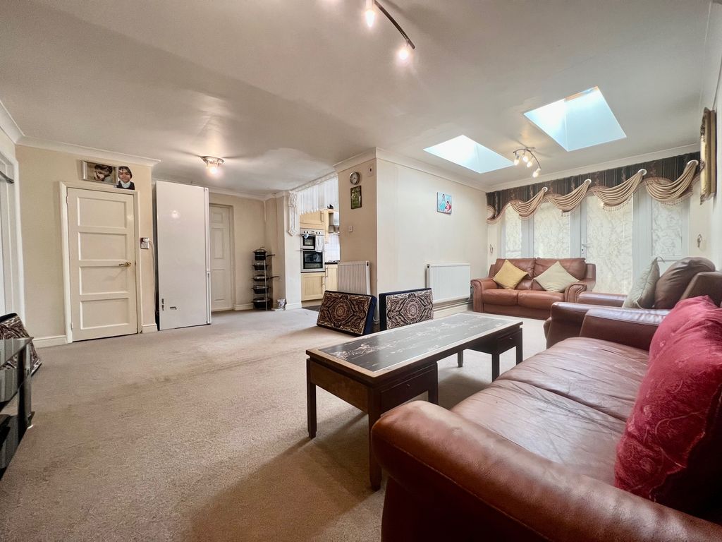 4 bed semidetached house for sale in Reeves Way, Peterborough PE1 Zoopla