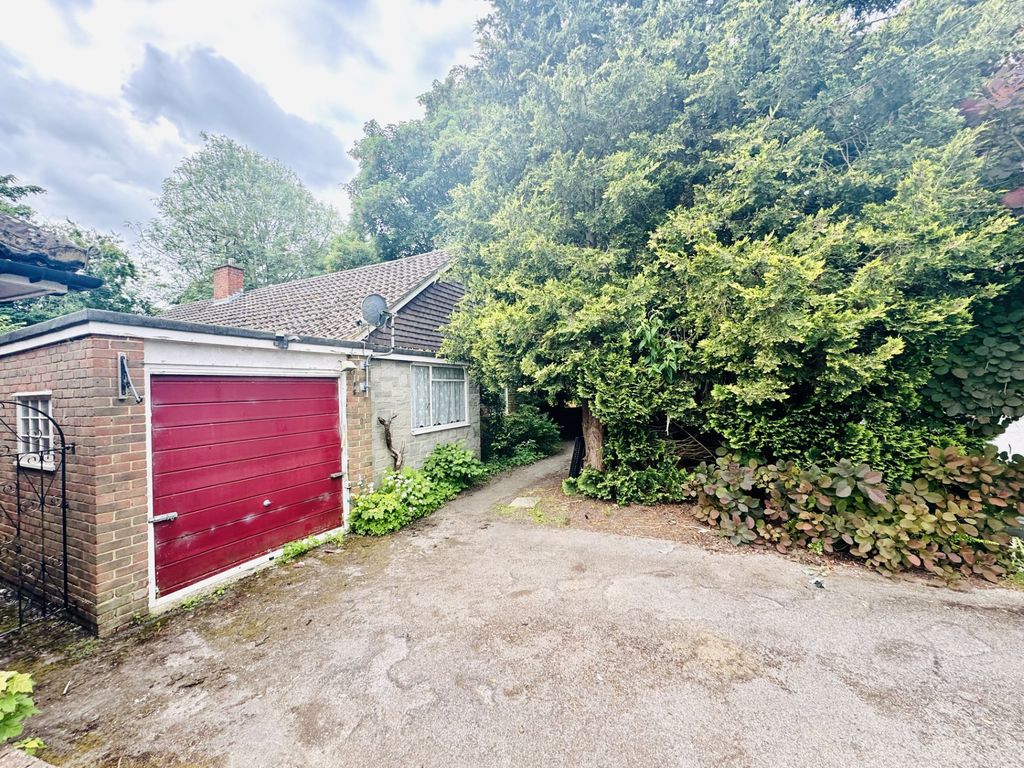 3 bed bungalow for sale in Hartford Road, Hartley Wintney, Hook RG27, £550,000 Zoopla