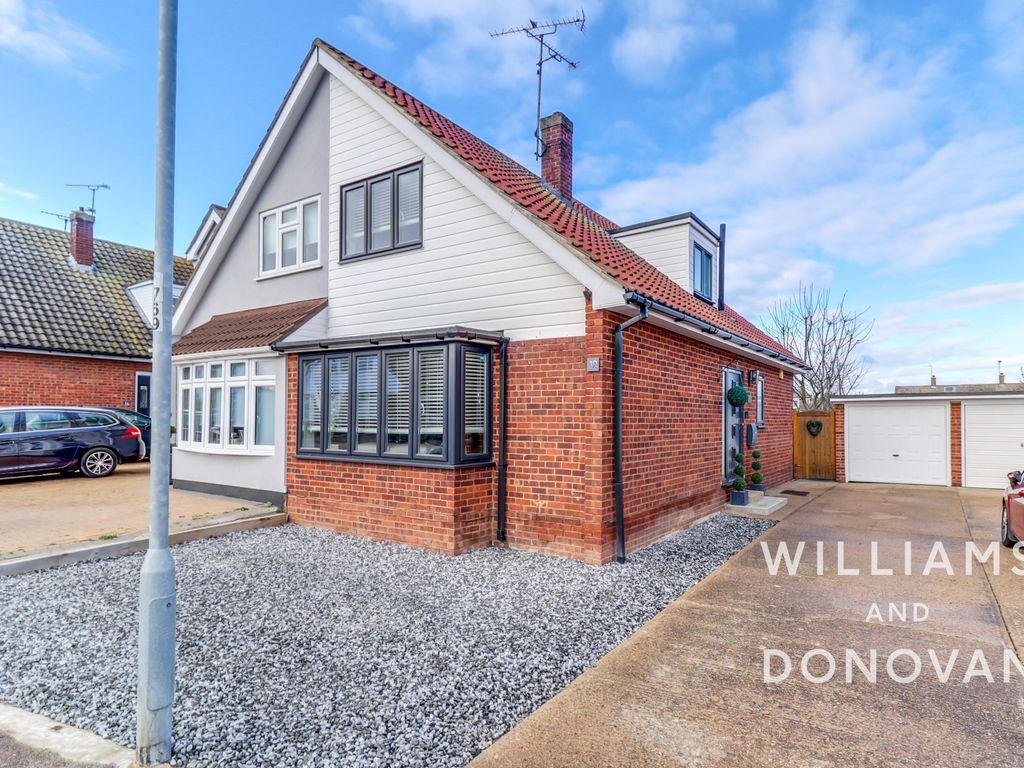 2 bed property for sale in Woodham Park Drive, Benfleet SS7 Zoopla