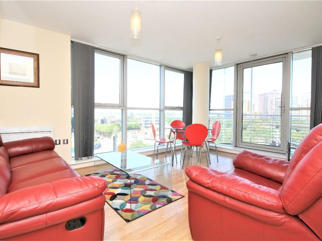 2 bed flat to rent in Switch House, 4 Blackwall Way, Canary Wharf E14