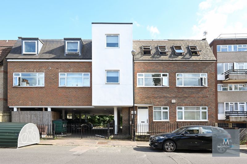 1 bed flat to rent in Raglan Court, Raglan Road, Walthamstow, London