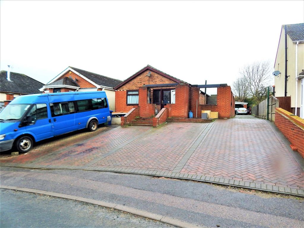 2 bed detached bungalow for sale in Bobbing Hill, Bobbing
