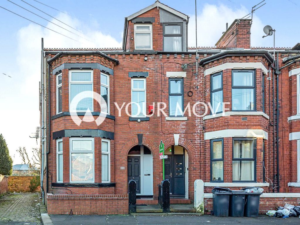 2 bed flat to rent in Barrfield Road, Salford, Greater Manchester M6, £