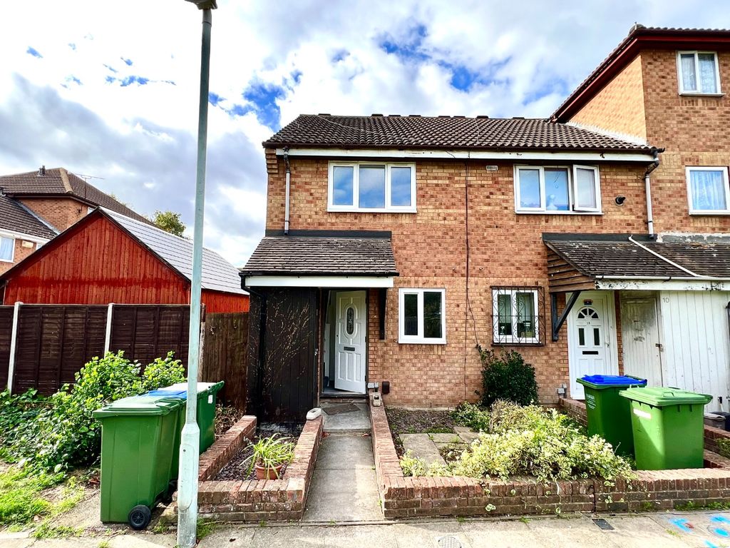 2 bed end terrace house to rent in Hodgkin Close, Thamesmead, London