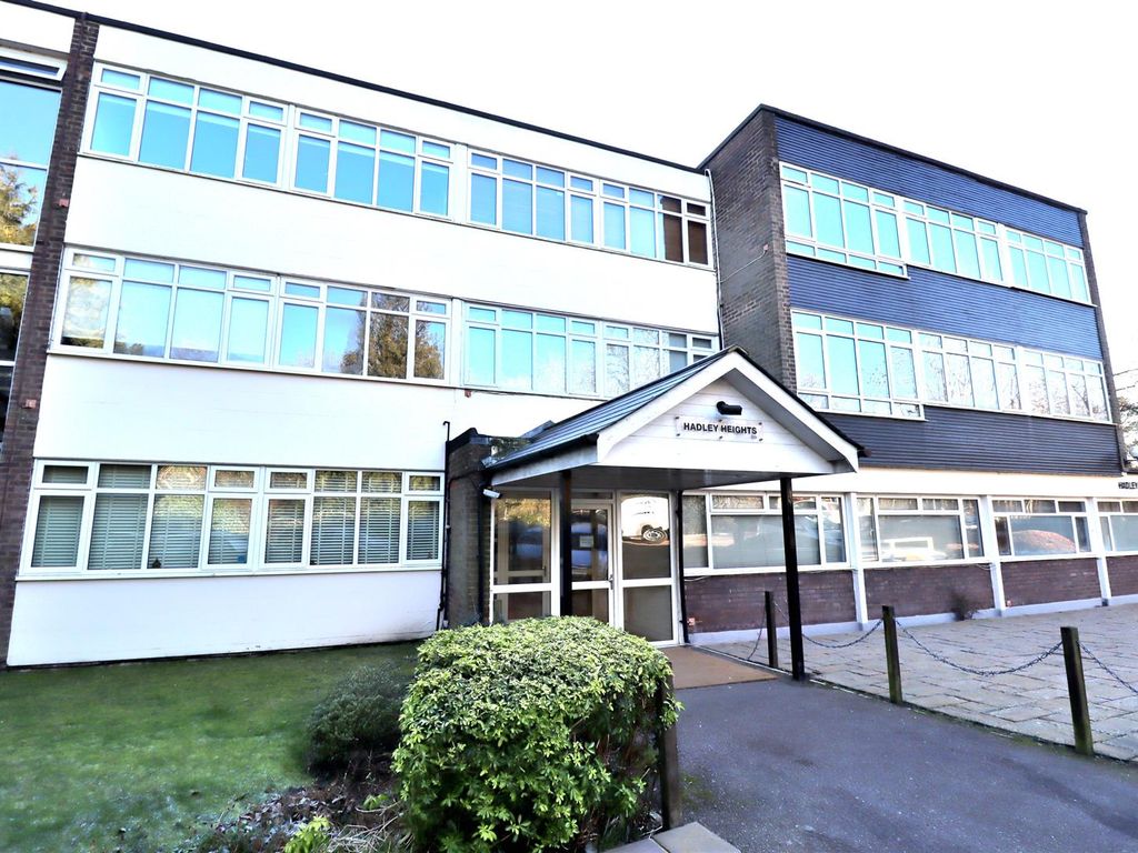 1 bed flat to rent in Hadleigh Heights, Hadley Road, EN5, £1,200